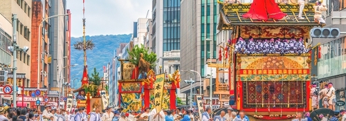 京に夏の訪れをつげる日本三大祭り　京都祇園祭り　宵山祭りと長良川鵜飼い3日間